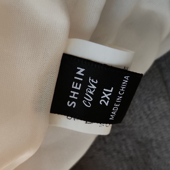 Blouse and Short Set Shein - Picture 4 of 4